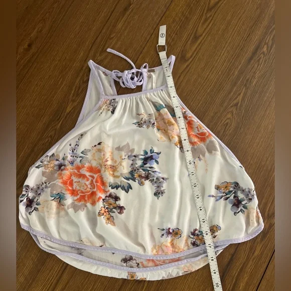 Free People 
XS
White Lavender 
Floral Tank
EUC - Picture 3 of 8